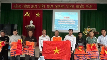 Эскадра №129 провела разъяснительную работу по борьбе с ННН-промыслом в Дананге