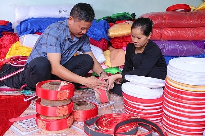 Намдинь: «Уникальная» деревня по изготовлению традиционных вьетнамских тюрбанов «кхан сеп» занята в преддверии Тета