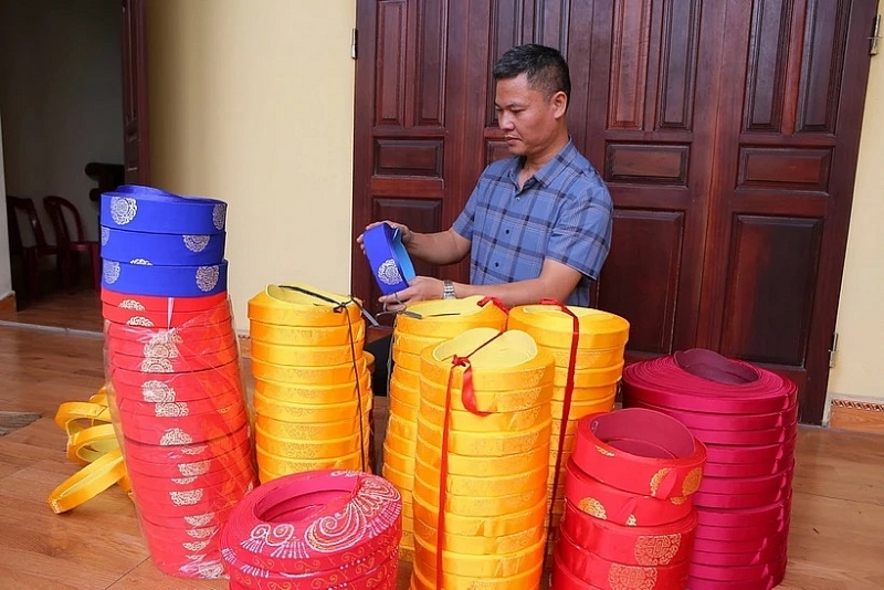 Намдинь: «Уникальная» деревня по изготовлению традиционных вьетнамских тюрбанов «кхан сеп» занята в преддверии Тета