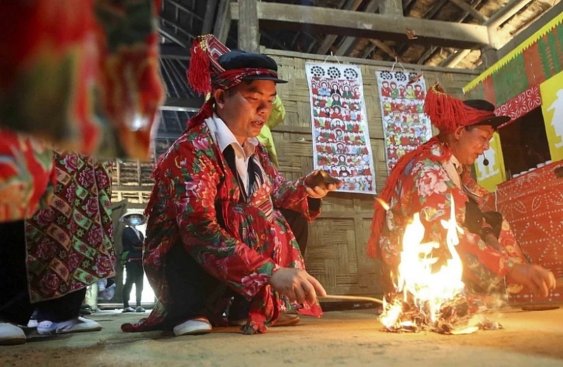 Церемония поклонения Бан Выонгу: Духовная  черта духовной культуры народа Зао