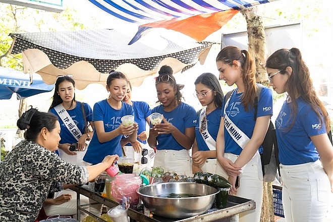 Участницы конкурса красоты «Мисс Вселенная Вьетнама» распространяют послание об устойчивом туризме
