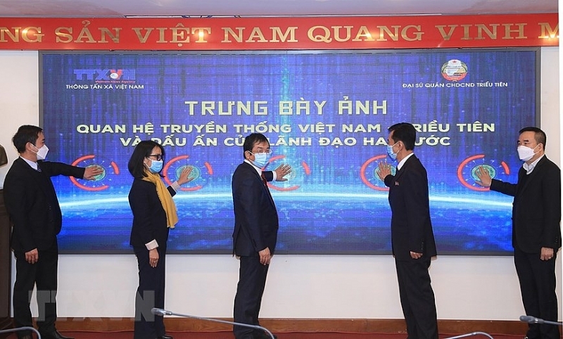 Фотовыставка «Традиционные отношения Вьетнама и Северной Кореи и вклады лидеров двух стран»