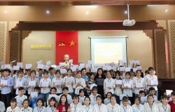 Zhi Shan Foundation выделяет 1,5 миллиарда донгов малоимущим студентам в провинции Тхыатхиенхюэ