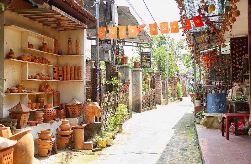 Посещение 500-летней гончарной деревни Тханьха в старинном городе Хойане