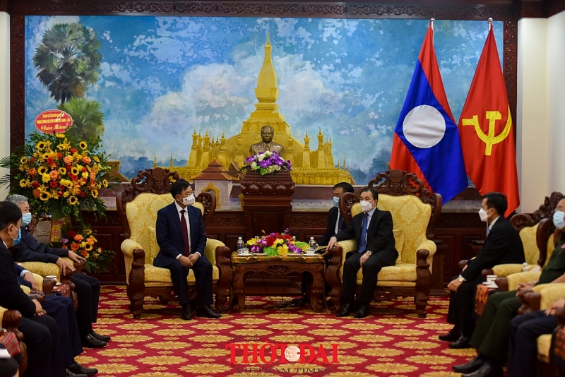 ВСОД и Общество вьетнамско-лаосской дружбы поздравили лаосских друзей с их традиционным Новым 2022 годом Бунпимаем