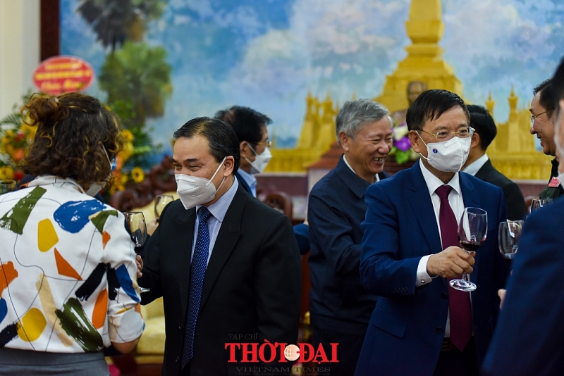 ВСОД и Общество вьетнамско-лаосской дружбы поздравили лаосских друзей с их традиционным Новым 2022 годом Бунпимаем