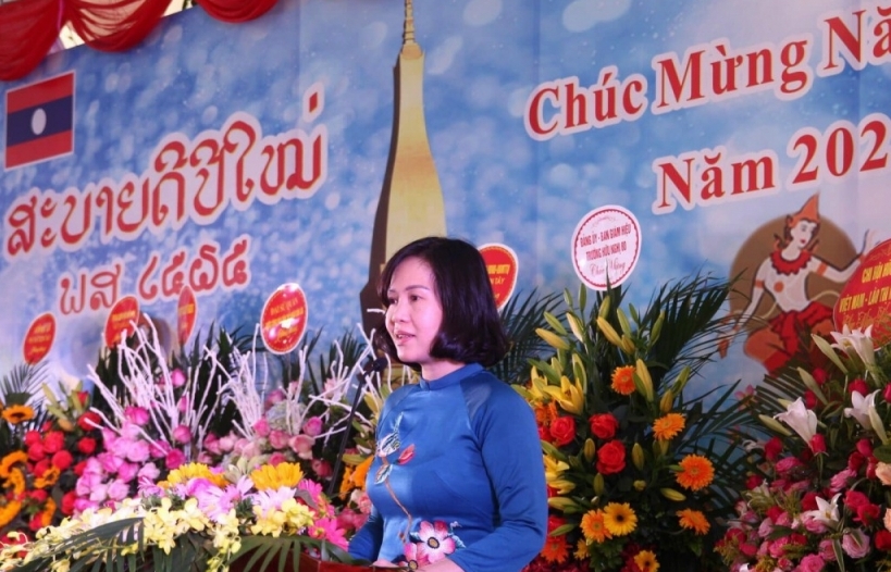 Лаосские учащиеся Школы дружбы № 80 отмечают традиционный праздник Тет Бунпимай.