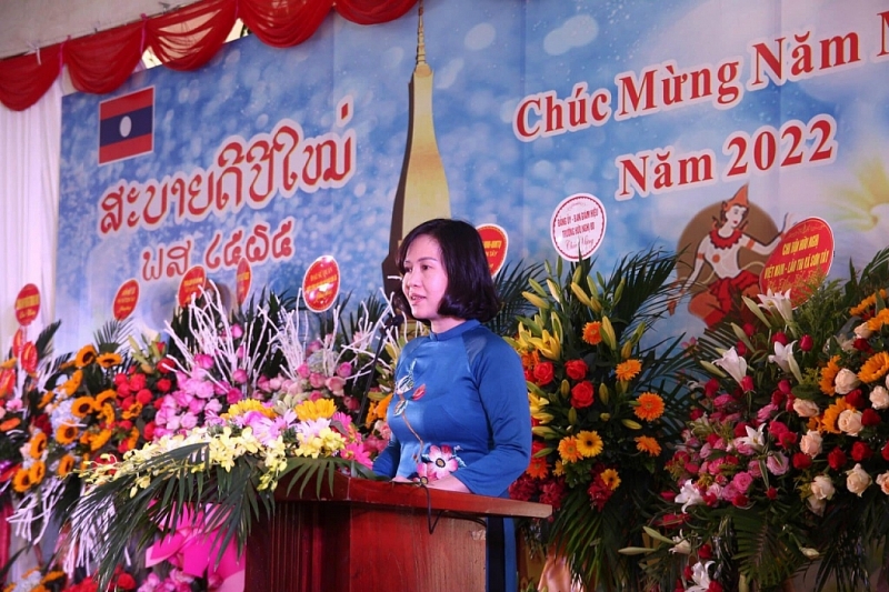 Лаосские учащиеся Школы дружбы № 80 отмечают традиционный праздник Тет Бунпимай.