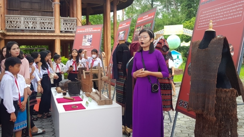 Тематическая выставка «Культурное наследие этнических меньшинств в уезде Алыой»