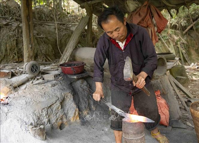 Кузнечное дело народности Монг в провинции Дьенбьен признано объектом национального нематериального культурного наследия