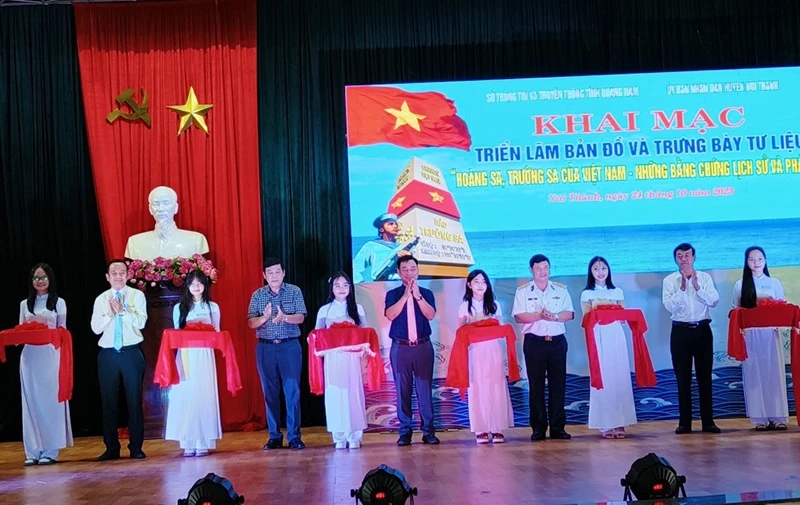 Выставка карт и документов, посвященных вьетнамским архипелагам Хоангша и Чыонгша