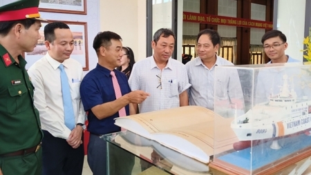 Выставка карт и документов, посвященных вьетнамским архипелагам Хоангша и Чыонгша