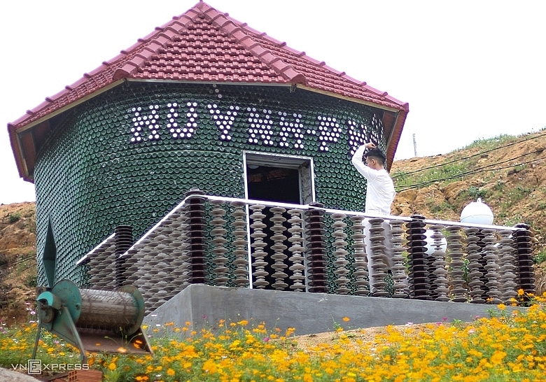 Цветник в провинции Биньдинь привлекает посетителей в начале года