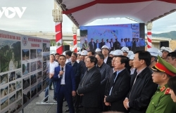 Премьер-министр Фам Минь Чинь проверил ход реализации высокоскоростной автомагистрали Нячанг-Камлам