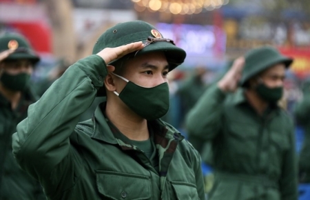 Новобранцы со всей страны идут в армию