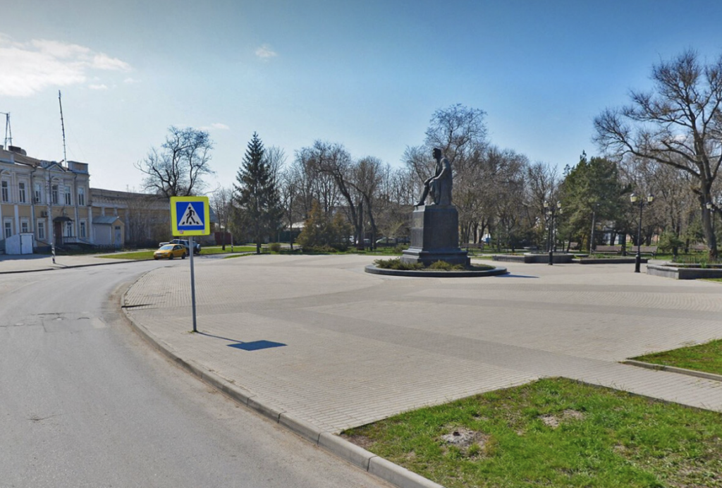 Сколько Красных площадей в России?