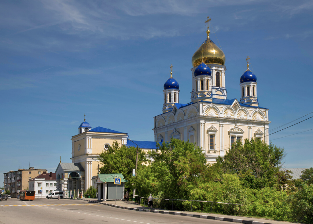 Сколько Красных площадей в России?