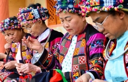 Сохранение вышивки – традиционного ремесла представителей народности Лоло в провинции Хажанг