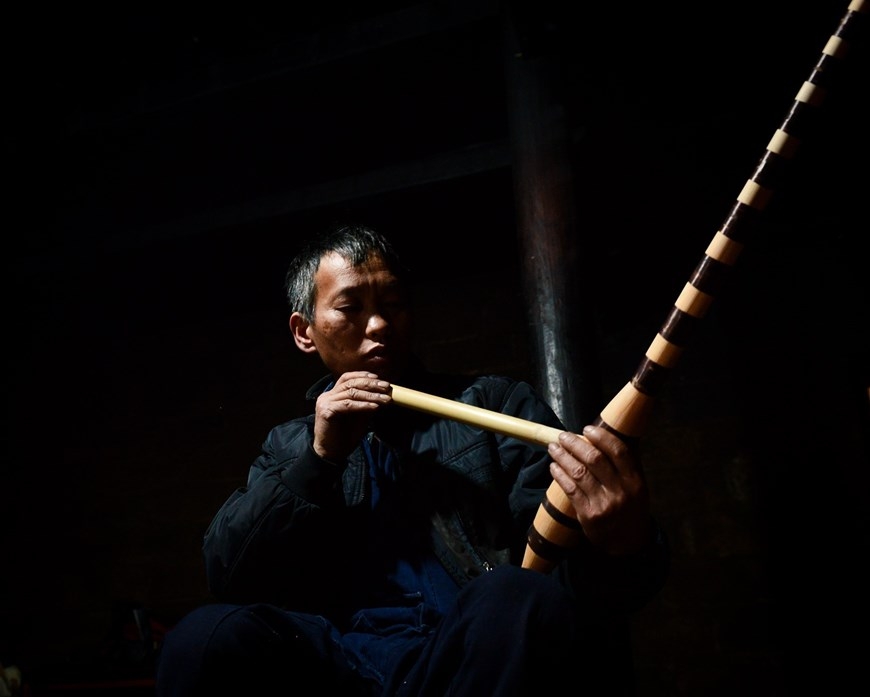 Искусство изготовления флейт хмонг на каменном плато Хажанг