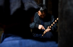 Искусство изготовления флейт хмонг на каменном плато Хажанг