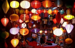 Уникальные декоративные складные светильники с 3Д узорами из города Хюэ