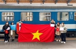 Поддержка граждан Вьетнама, перебравшихся с Украины в Венгрию