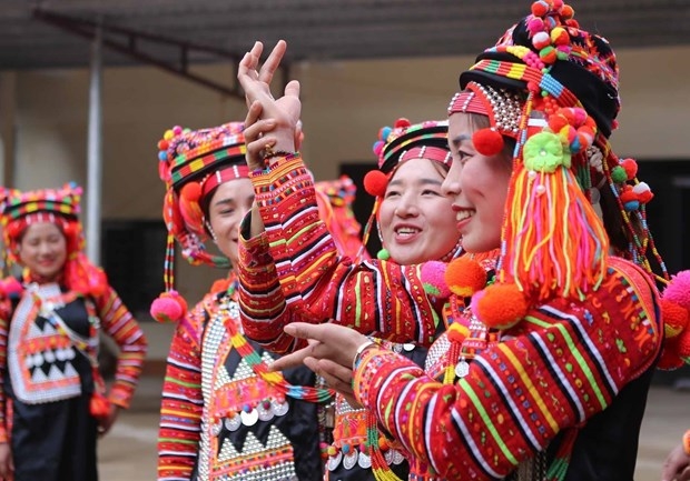 Сохранение уникальной культуры народных песен и танцев народов Хани