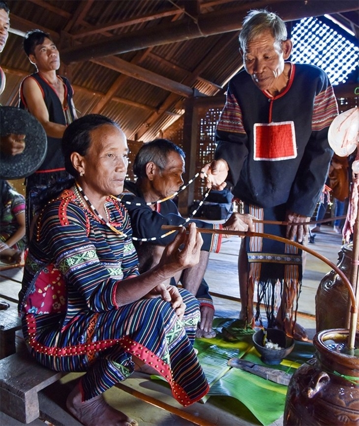Празднование долголетия - значимый обычай народности Мнонг Рлам