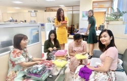 Женский комитет компании «Вьетсовпетро» пожертвовало более 600 комплектов платьев аозай