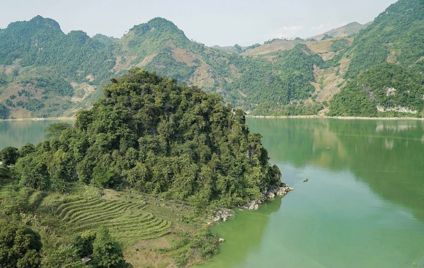 Красота на озере Шонгда в высокогорном уезде Туачуа