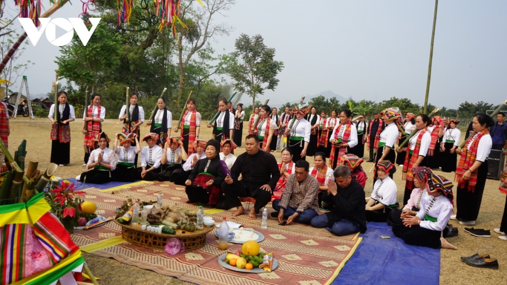 Уникальный фестиваль моления о дожде белых тайцев в провинции Шонла