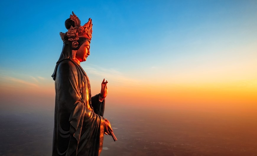 Тэйнинь: Самая высокая бронзовая статуя Будды в Азии на вершине горы Баден