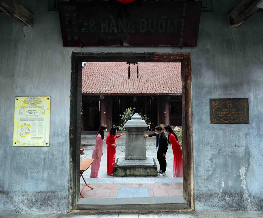 Посещение храма Куанде во время пребывания в старом квартале Ханоя