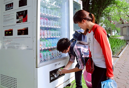 В Ханое в общественных местах будут установлены торговые автоматы