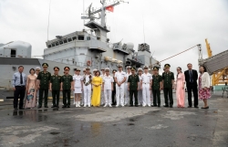 Крейсер ВМС Франции прибыл в город Хайфонг