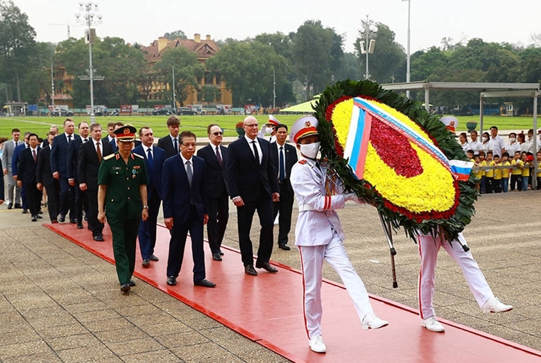 Вице-премьер России посетил мавзолей президента Хо Ши Мина