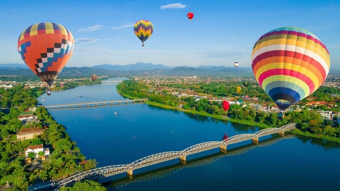 Красота древней столицы Вьетнама на международном фестивале воздушных шаров 2023 года