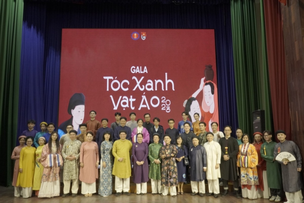 Крупнейший фестиваль вьетнамских традиционных костюмов прошел на юге Вьетнама