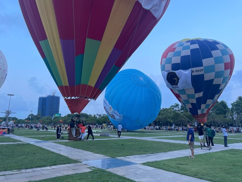В Биньдине открылся международный фестиваль воздушных шаров