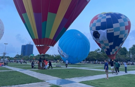 В Биньдине открылся международный фестиваль воздушных шаров