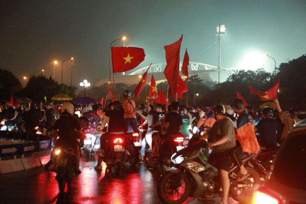 Ханой: миллионы болельщиков вышли на улицы, чтобы отпраздновать победу сборной Вьетнама по футболу U23 на 31-х Играх ЮВА
