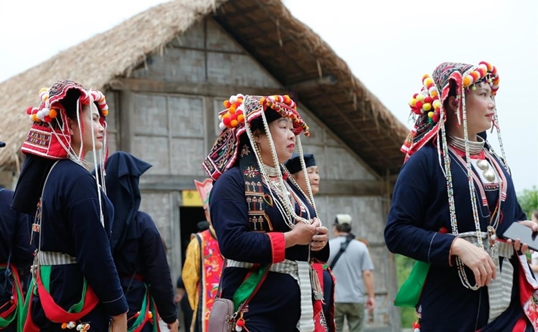 Культурная красота традиционных костюмов народности Зао Куанчет