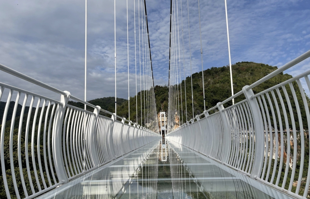 Международные газеты написали о стеклянном мосту в Мокчоу