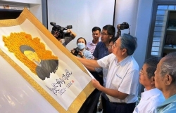 Книга большого формата по каллиграфии о Нгуен Динь Чиеу