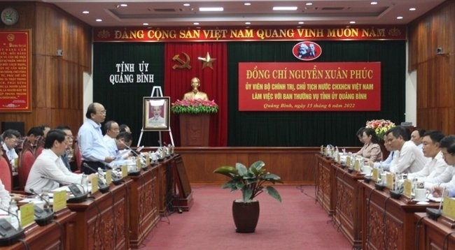 Президент Нгуен Суан Фук совершил рабочий визит в провинцию Куангбинь