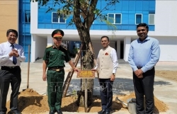 Посол Индии посетил телекоммуникационный университет в провинции Кханьхоа