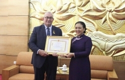 ВСОД вручил Послу Бельгии во Вьетнаме памятную медаль