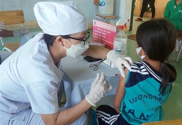 Премьер-министр Фам Минь Чинь отметил необходимость ускорения вакцинации детей в возрасте от 5 до 12 лет