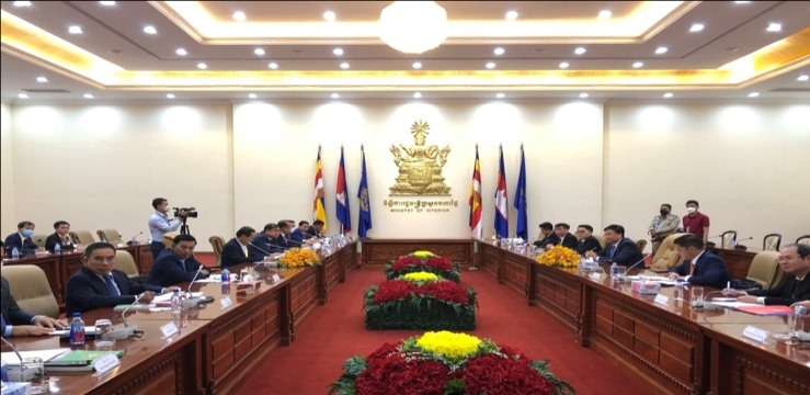 Вьетнам просит Камбоджу ускорить процесс выдачи карт иностранца камбоджийцам вьетнамского происхождения