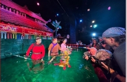 Артисты вьетнамского кукольного театра на воде гастролируют за границей